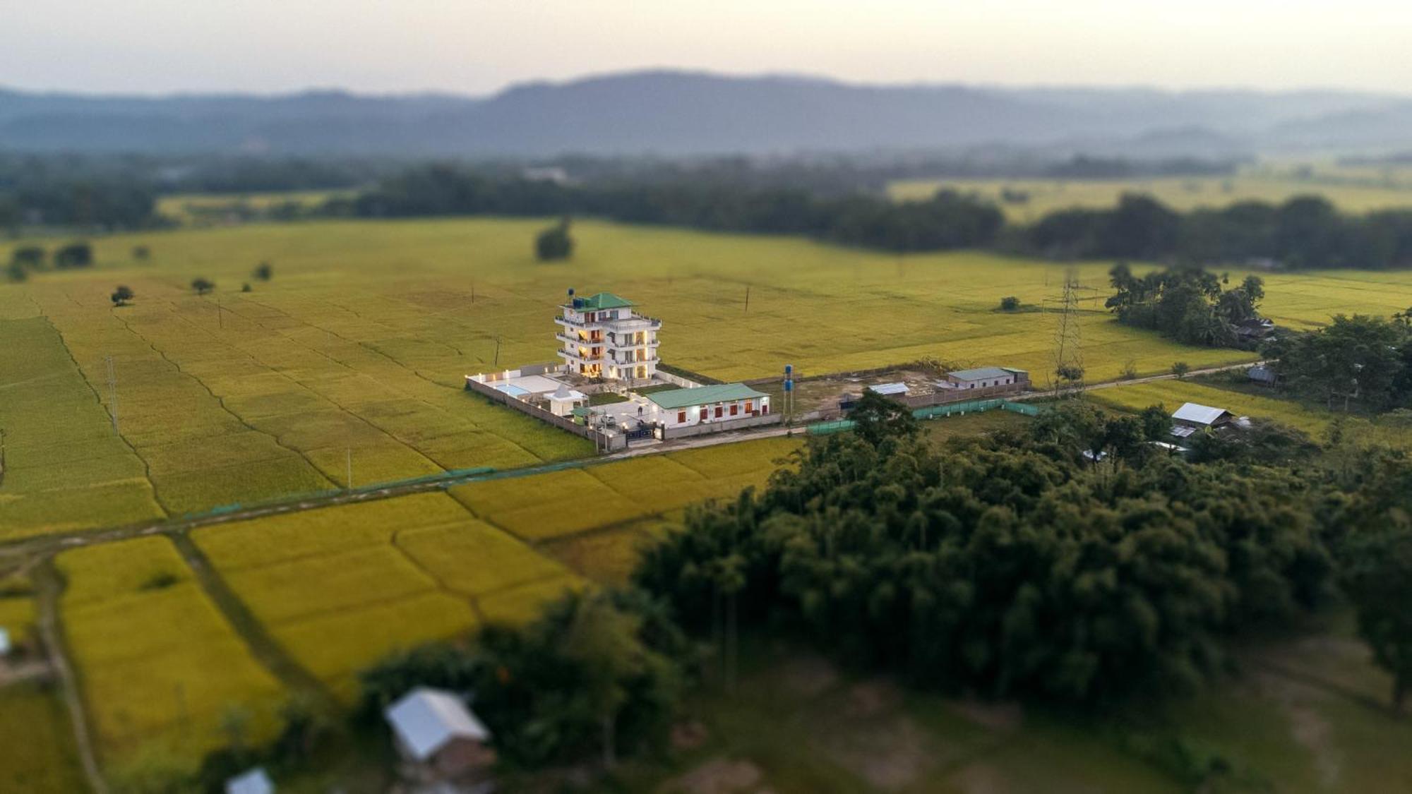 Отель The Kaziranga Address Экстерьер фото