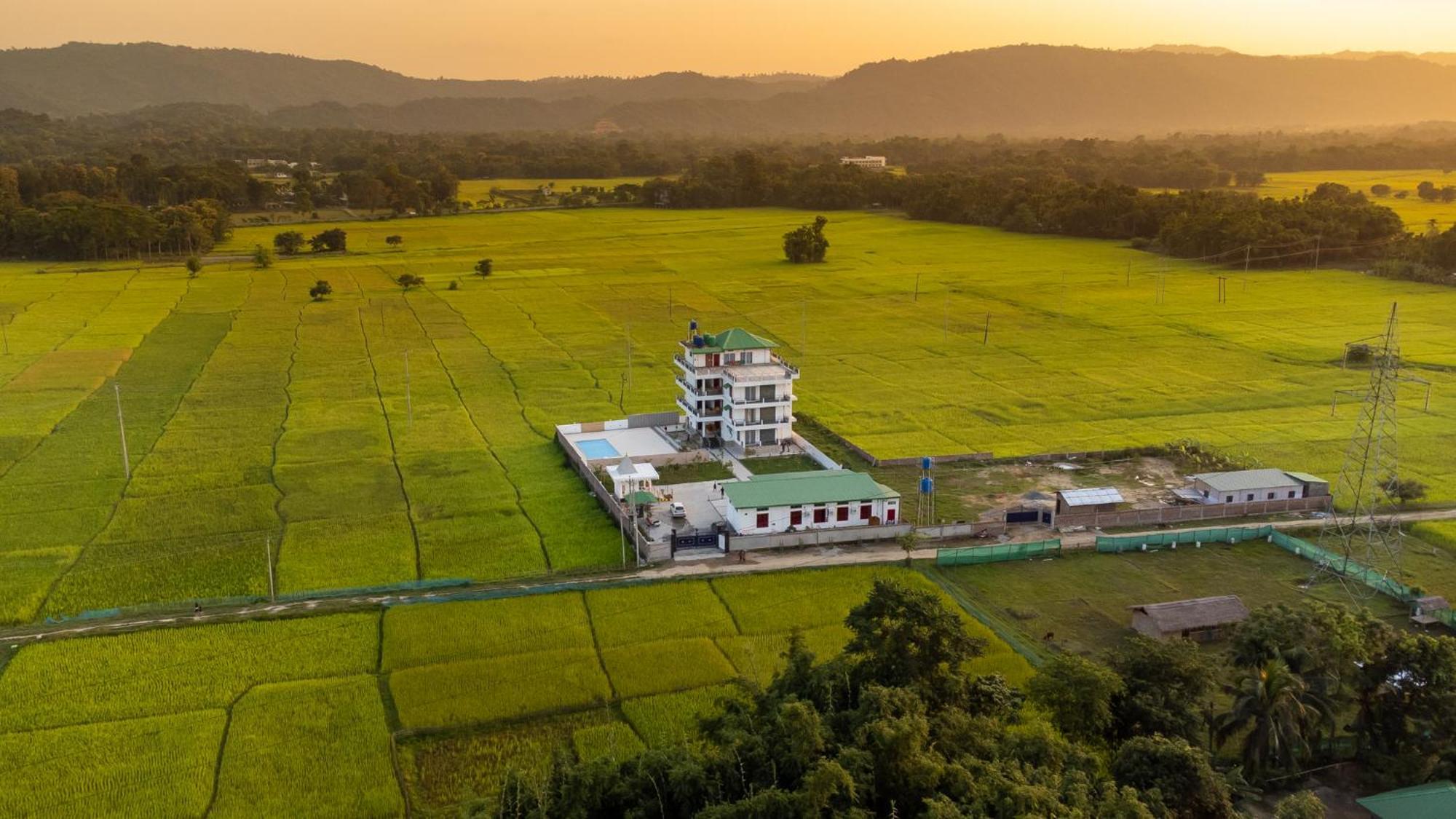 Отель The Kaziranga Address Экстерьер фото