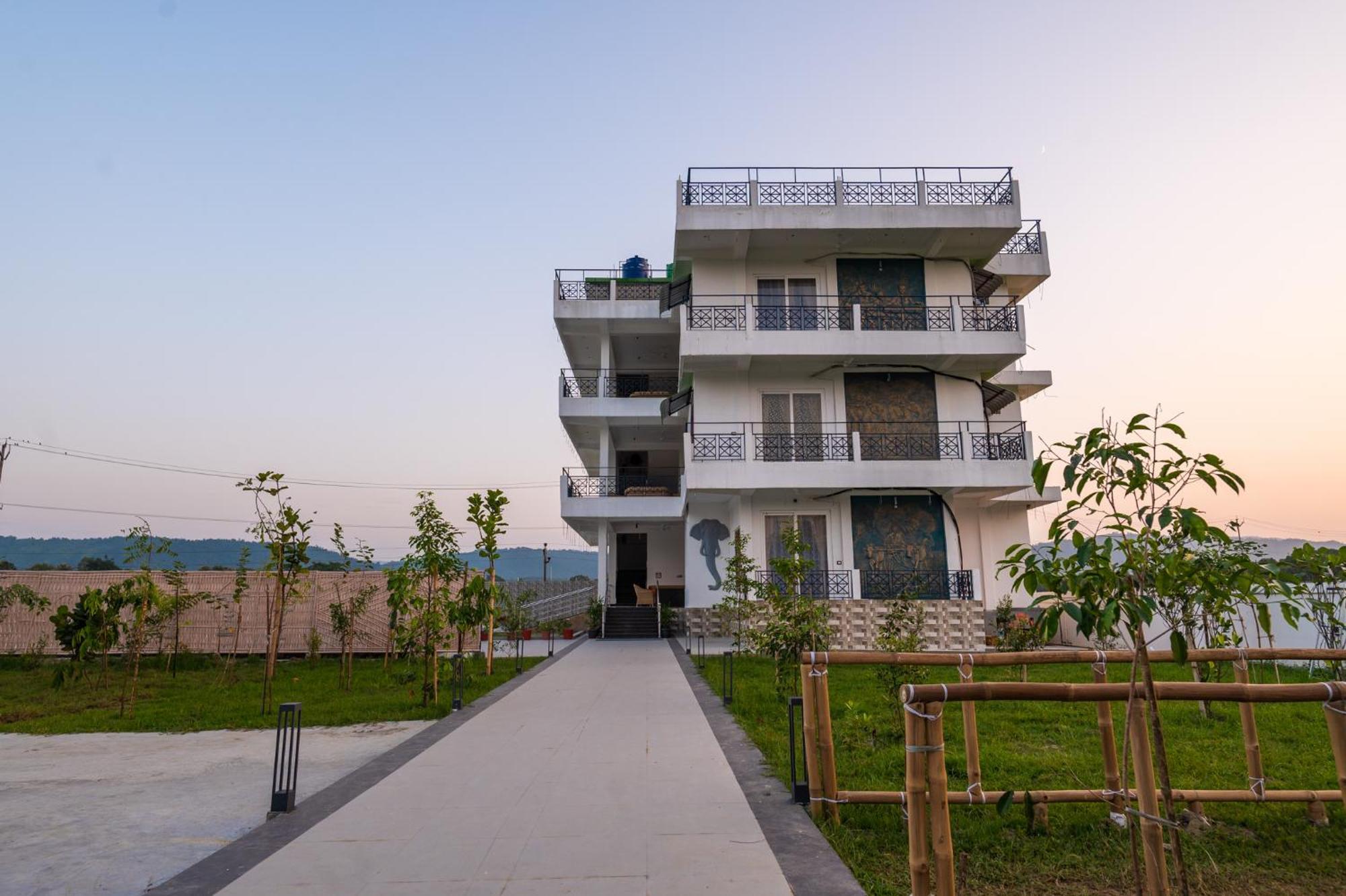 Отель The Kaziranga Address Экстерьер фото