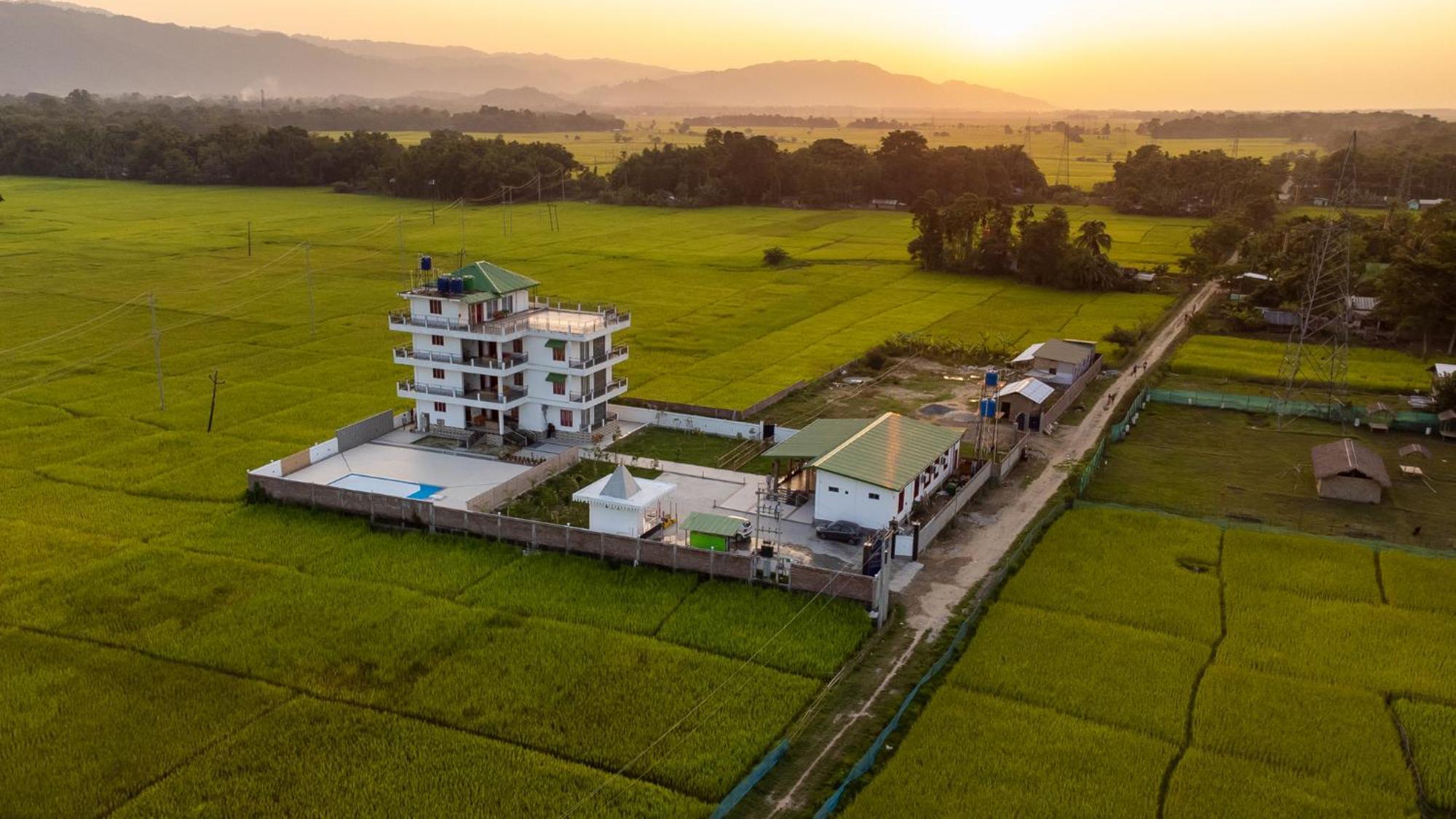 Отель The Kaziranga Address Экстерьер фото